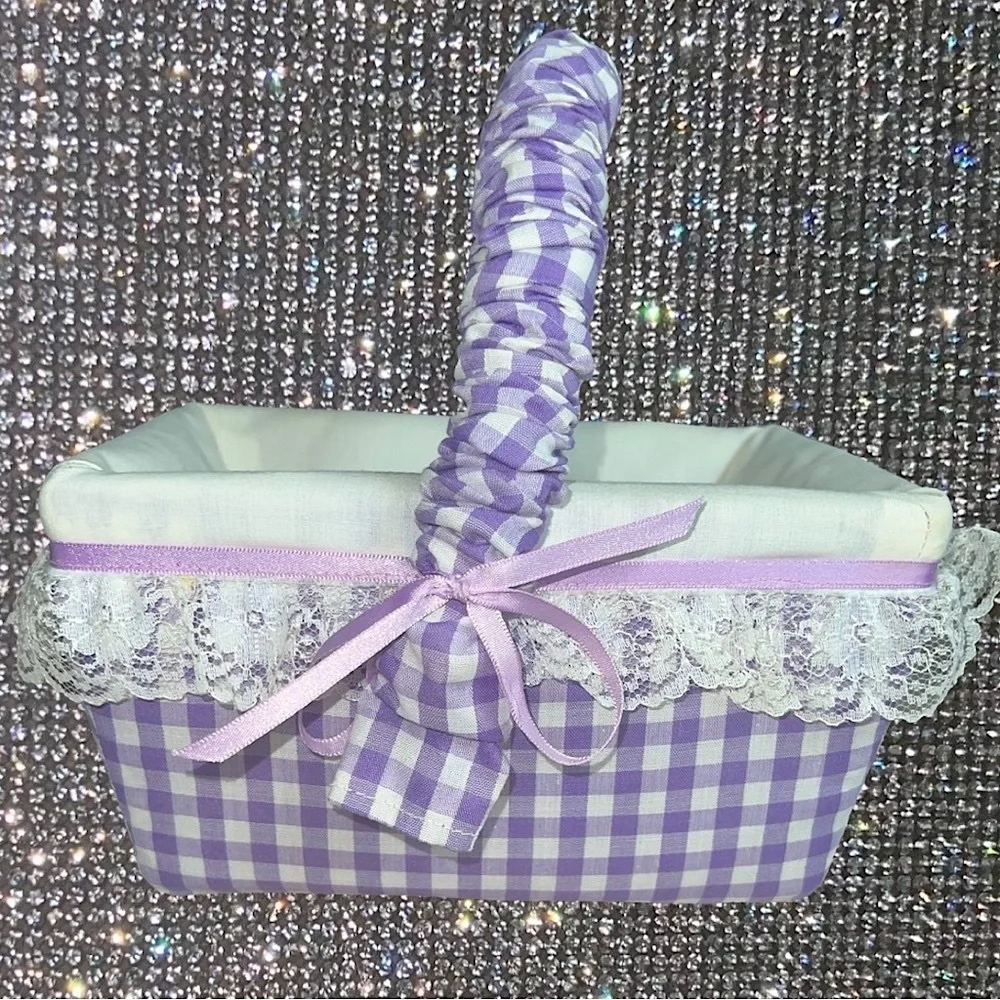 Picnic basket 60’s vintage gingham cute bows purple white lace floral cabincore